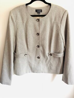 Isabella Suits Light Gray Collarless Buttoned Short Blazer